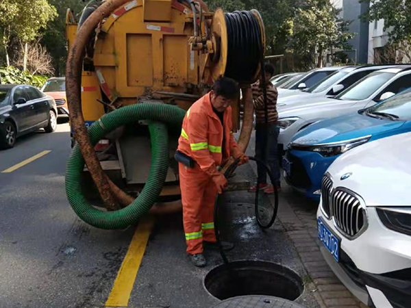 新青排污管道清淤